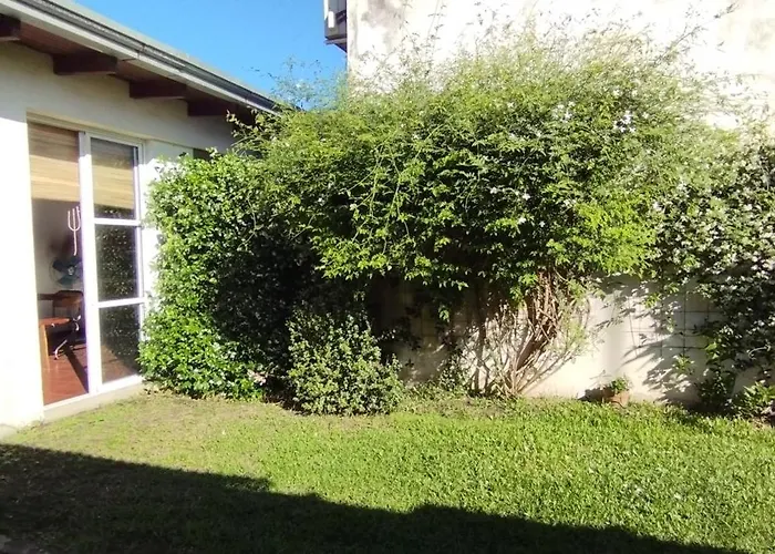 Jacaranda- Planta Baja- Casa O Deptos Con Parrilla En El Centro- Solo Con Sena
